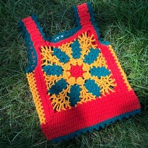 🌼 vintage 1970s crochet knit top/ sweater vest 🌻